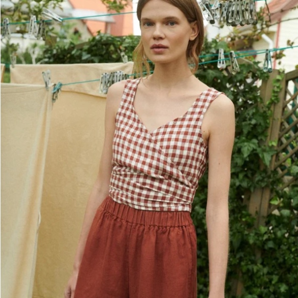Linenfox Red Gingham V-Neck Sleeveless Top